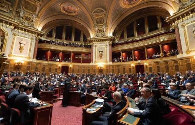 LE SÉNAT FRANÇAIS SOUTIENT L'INSCRIPTION DU DROIT À L'AVORTEMENT DANS LA CONSTITUTION
