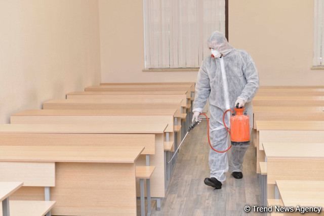 Les salles de classe de Bakou sont vides... Les professeurs ont tourné la vidéo ... Très émouvant! (VIDEO)