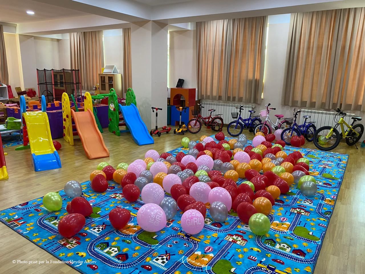 Les cadeaux pour les enfants de la part de la Fondation Heydar Aliyev