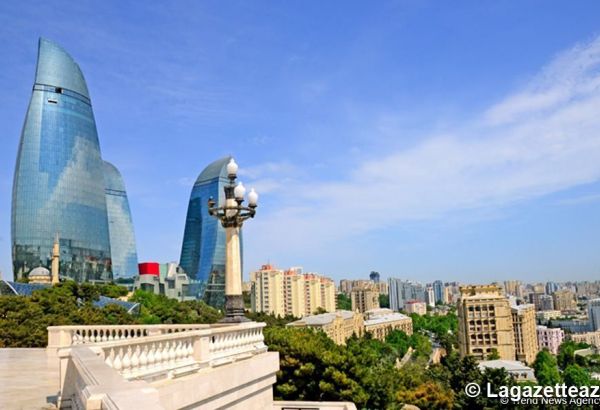 Le Parc de Montagne de Bakou - panorama sur la mer Caspienne, le boulevard et la capitale
