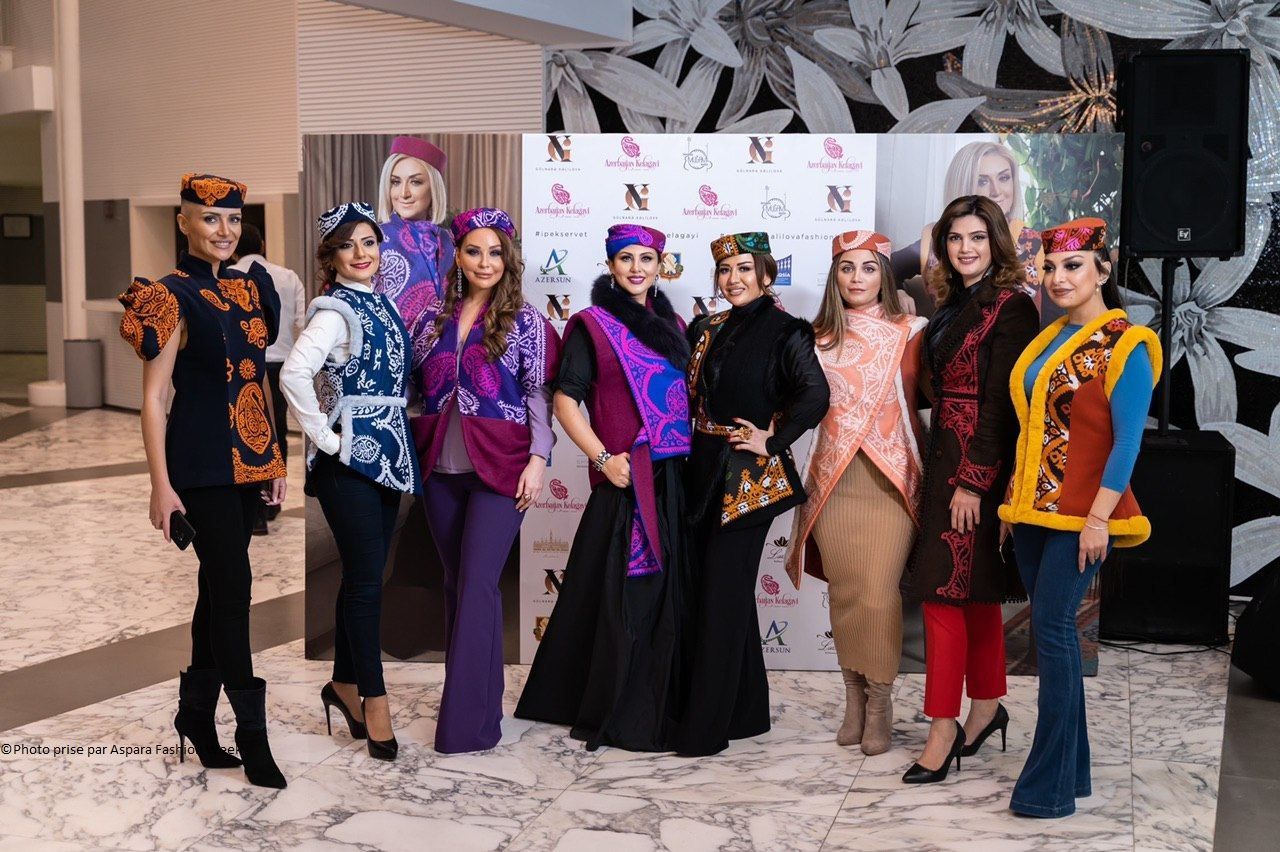 La designer-créatrice azerbaïdjanaise a présenté le Kelaghayi, accessoire de l'élégance azerbaïdjanaise, à la Semaine de la mode d'Aspara (Photos) - Gallery Image