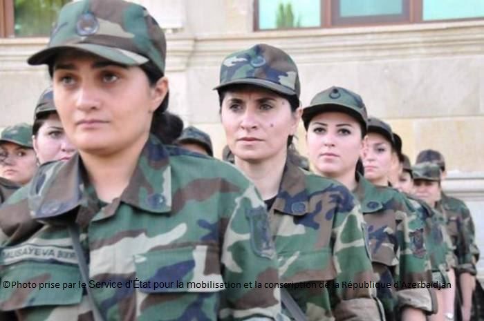 Parmi les volontaires souhaitant servir dans les forces armées azerbaïdjanaises, il y a également des femmes