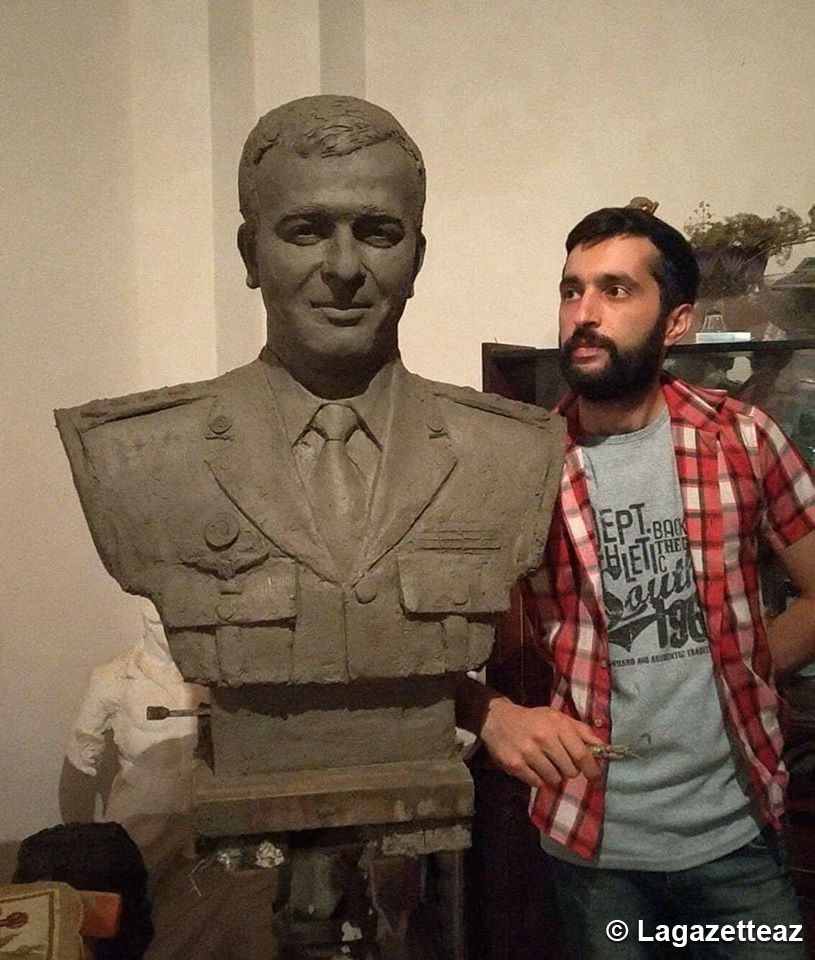 Un étudiant de l'Académie des Beaux-Arts d'État de l’Azerbaïdjan a fait le buste du général de division Polad Hashimov