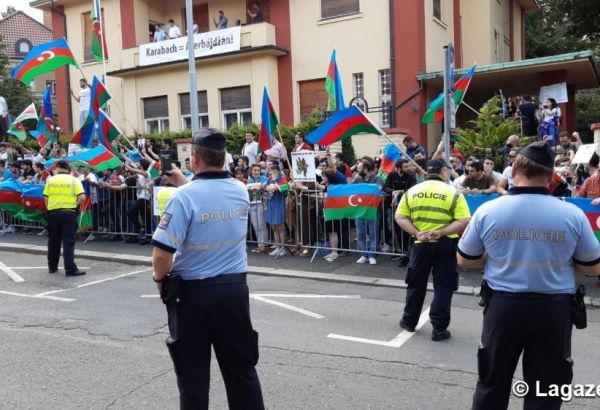 À Prague, les Azerbaïdjanais ont tenu une action de protestation contre la politique d'agression de l'Arménie