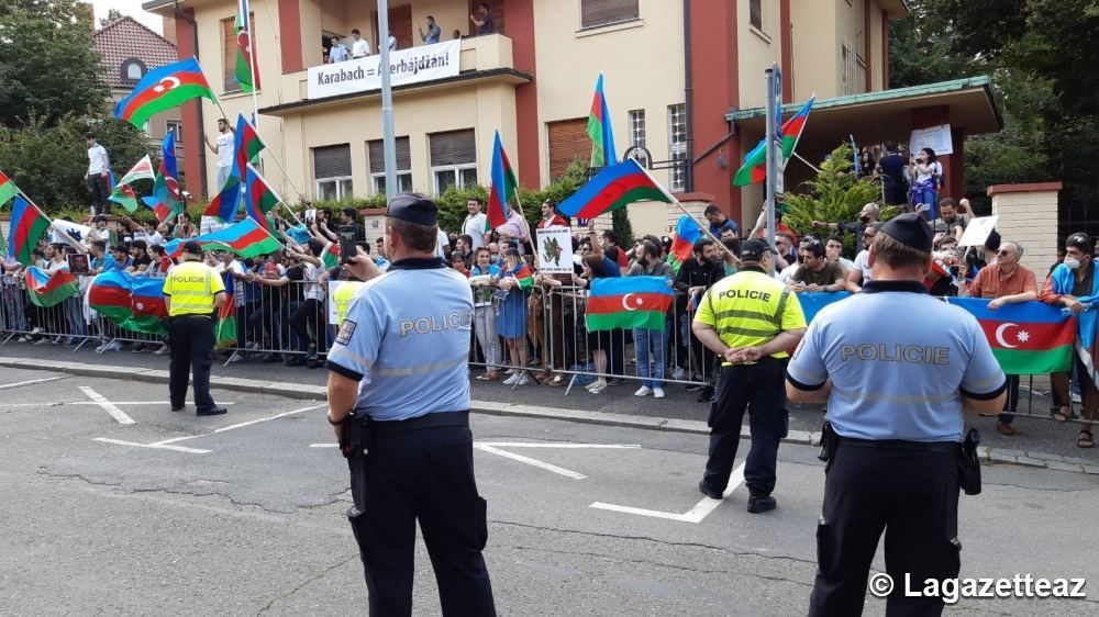 À Prague, les Azerbaïdjanais ont tenu une action de protestation contre la politique d'agression de l'Arménie