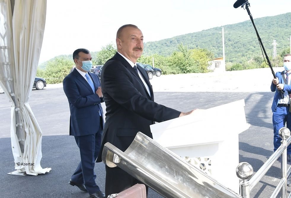 Le président Ilham Aliyev participe à la pose de la première pierre de la « Maison DOST » à Ismayilli