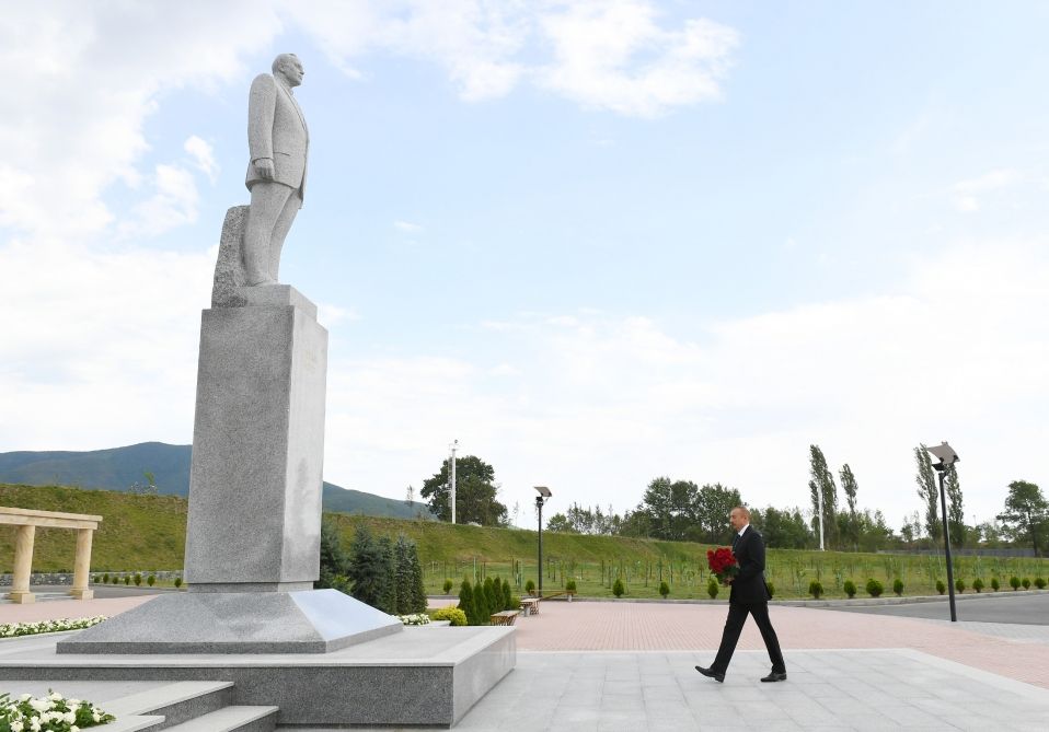 Visite du président de la République à Chéki