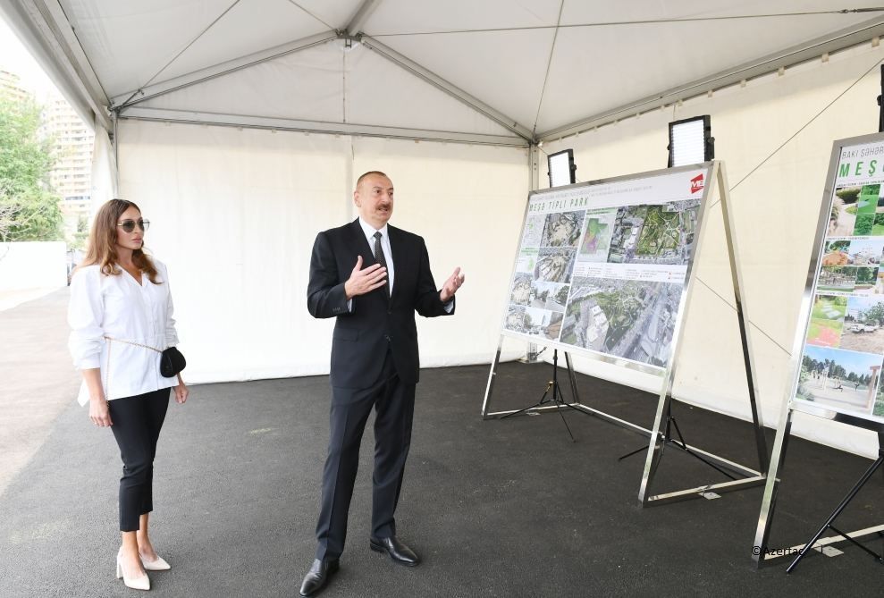 Le président Ilham Aliyev visite le chantier d’un nouveau parc à aménager dans l’arrondissement de Yassamal