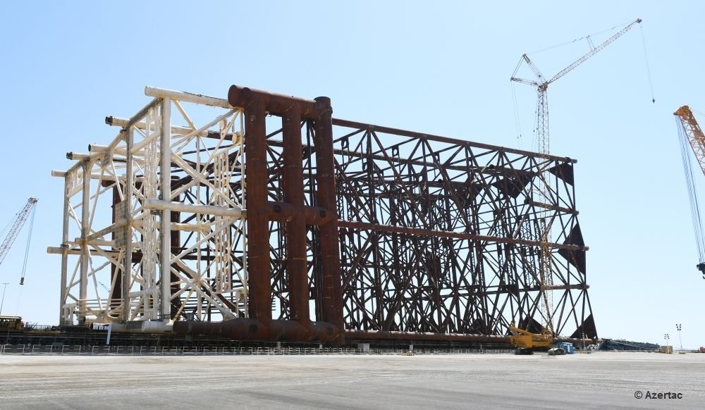 SOCAR : les travaux d'installation du bloc de support du champ pétrolier « Karabagh » sont en cours