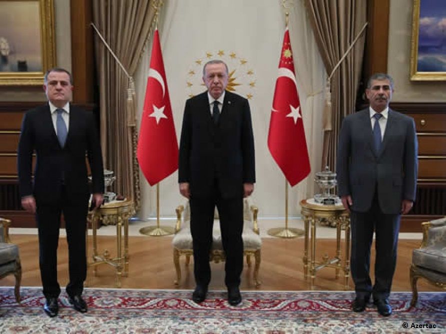 Le président turc reçoit les ministres azerbaïdjanais des Affaires étrangères et de la Défense