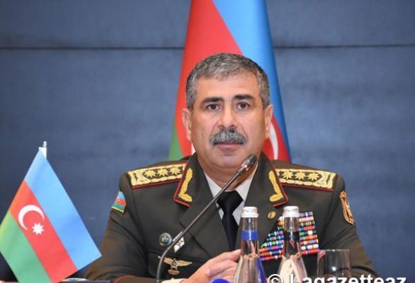 Jour de la Victoire en Turquie: Le ministre azerbaïdjanais de la Défense félicite son homologue turc