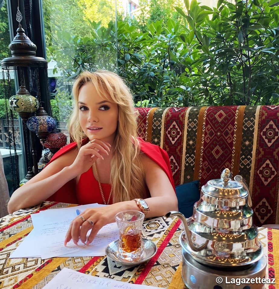Malgré la pandémie, la célèbre écrivaine russe Maria Souvorovskaïa est revenue à Bakou : Et le café du petit déjeuner est servi avec le soleil...