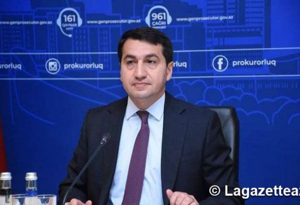 Hikmet Hadjiyev: Nous condamnons fermement les attaques et menaces des groupes de pression arméniens des États-Unis contre l'agence New York Times