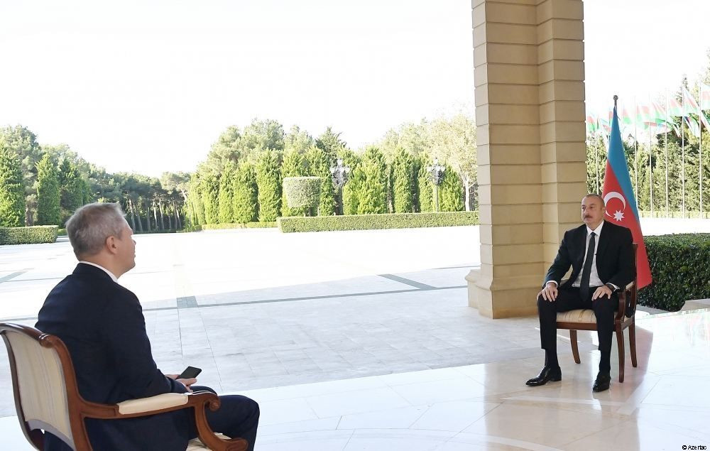 Le président Ilham Aliyev accorde une interview à la chaîne de télévision russe RBK