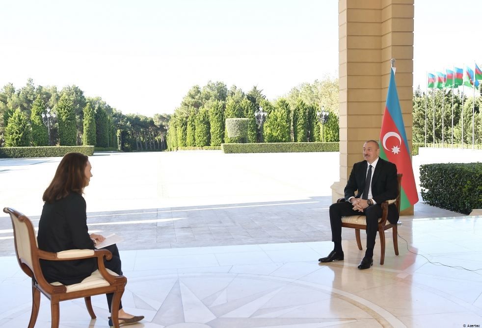 Le président Ilham Aliyev accorde une interview à la chaîne de télévision France 24