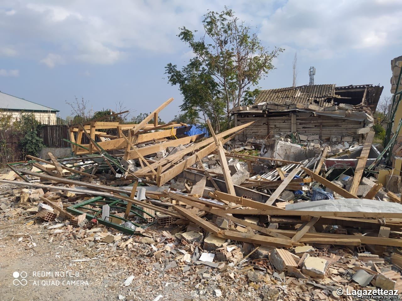 À la suite des tirs de roquettes lancés par l'armée arménienne, le centre commercial de la région de Terter a été détruit (PHOTOS/VIDEO)