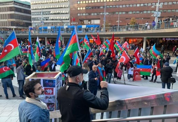 Les Azerbaïdjanais vivant en Suède se sont rassemblés pour protester contre le terrorisme arménien  (PHOTOS)