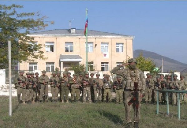 Le drapeau azerbaïdjanais a été hissé dans la ville de Zenguilan, libérée de l'occupation arménienne (VIDEO)