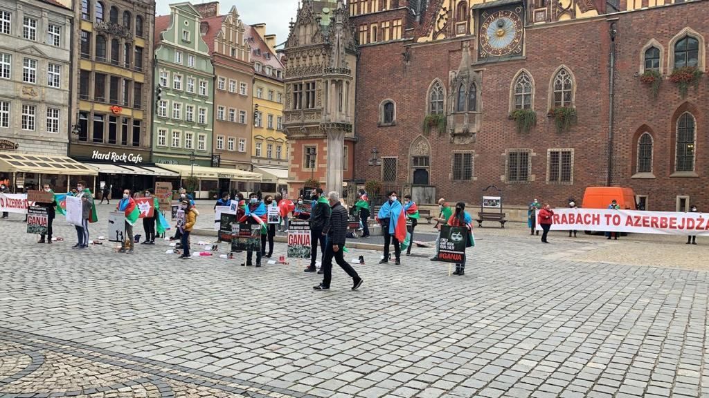 Les Azerbaïdjanais vivant en Pologne ont organisé une action pour protester contre la terreur arménienne (PHOTO)