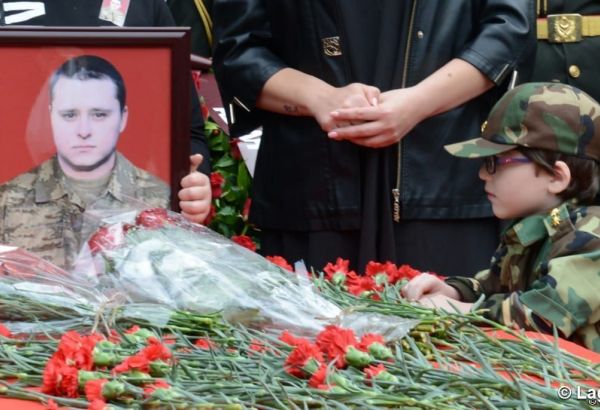 Bakou dit au revoir au militaire azerbaïdjanais Dmitry Solntsev (PHOTO)