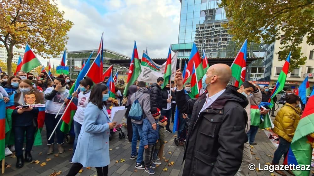 Les Azerbaïdjanais vivant à Bielefeld (Allemagne) se sont rassemblés pour protester contre l'agression arménienne