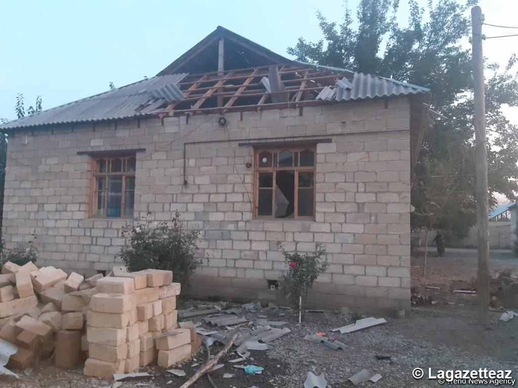 À la suite du bombardement d'artillerie de la région de Berdé par les forces armées arméniennes, 5 maisons privées ont été gravement endommagées (PHOTO/VIDEO)