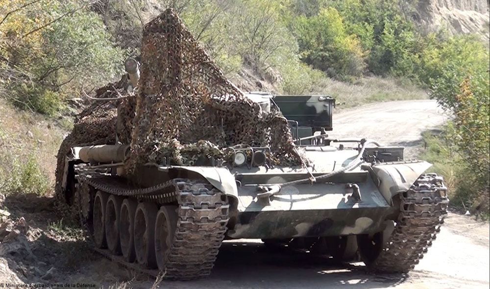 Des matériels militaires abandonnés par les forces armées arméniennes sur le champ de bataille en direction de Goubadly (VIDEO)