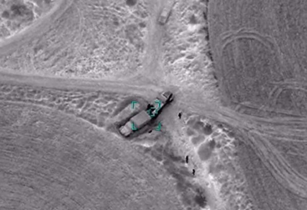 Les camions militaires des forces armées arméniennes transportant des munitions ont été détruits par des frappes précises de l'armée azerbaïdjanaise (VIDEO)