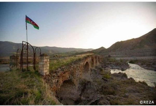 Le célèbre photojournaliste français Reza Deghati a partagé les photos du pont de Khoudaférin, libéré de l'occupation arménienne