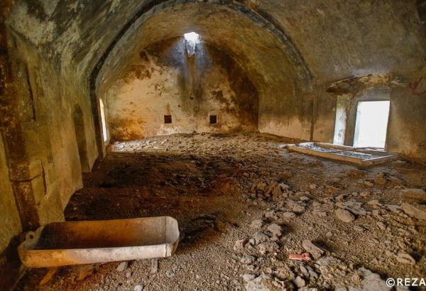 Mosquée à Goubadli, transformée par les Arméniens en une porcherie (PHOTO)