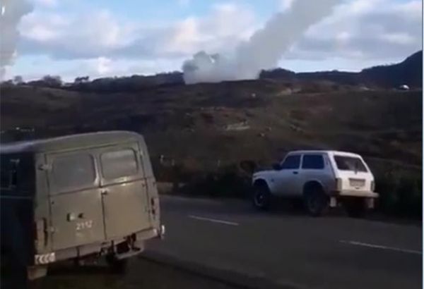 Les médias arméniens diffusent une vidéo montrant les attaques de missiles « Smerch » lancées sur les localités de l'Azerbaïdjan (VIDEO)