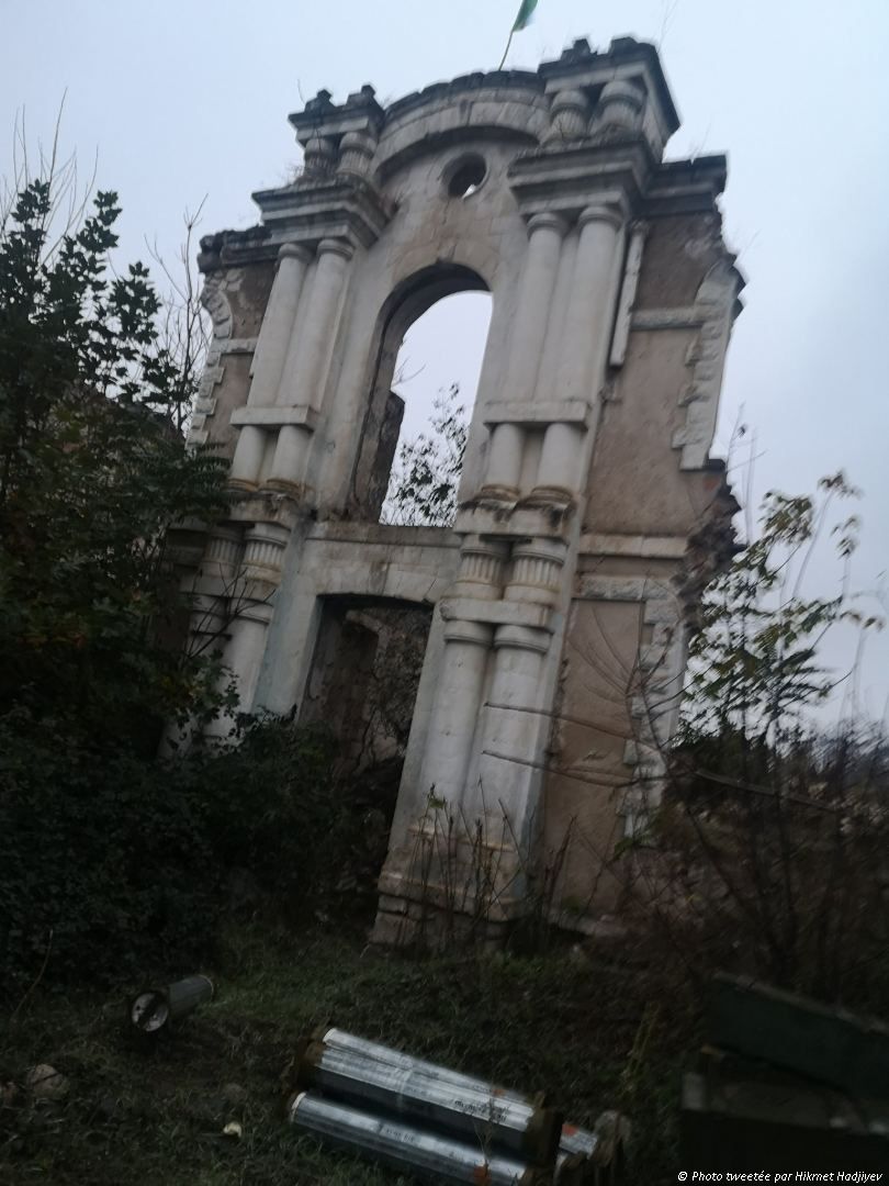 L'ampleur des destructions à Fuzouli montre à quel point l'Arménie est éloignée du monde civilisé, selon Hikmet Hadjiyev (PHOTO/VIDEO)