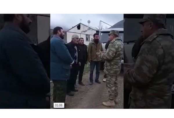Les Arméniens ont demandé de l'aide des militaires azerbaïdjanais pour retirer leurs affaires dans un village d'Aghdam