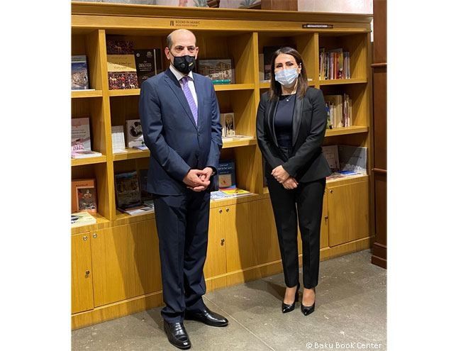 L'Ambassade de Jordanie en Azerbaïdjan a offert plus de 100 livres en arabe au Baku Book Center