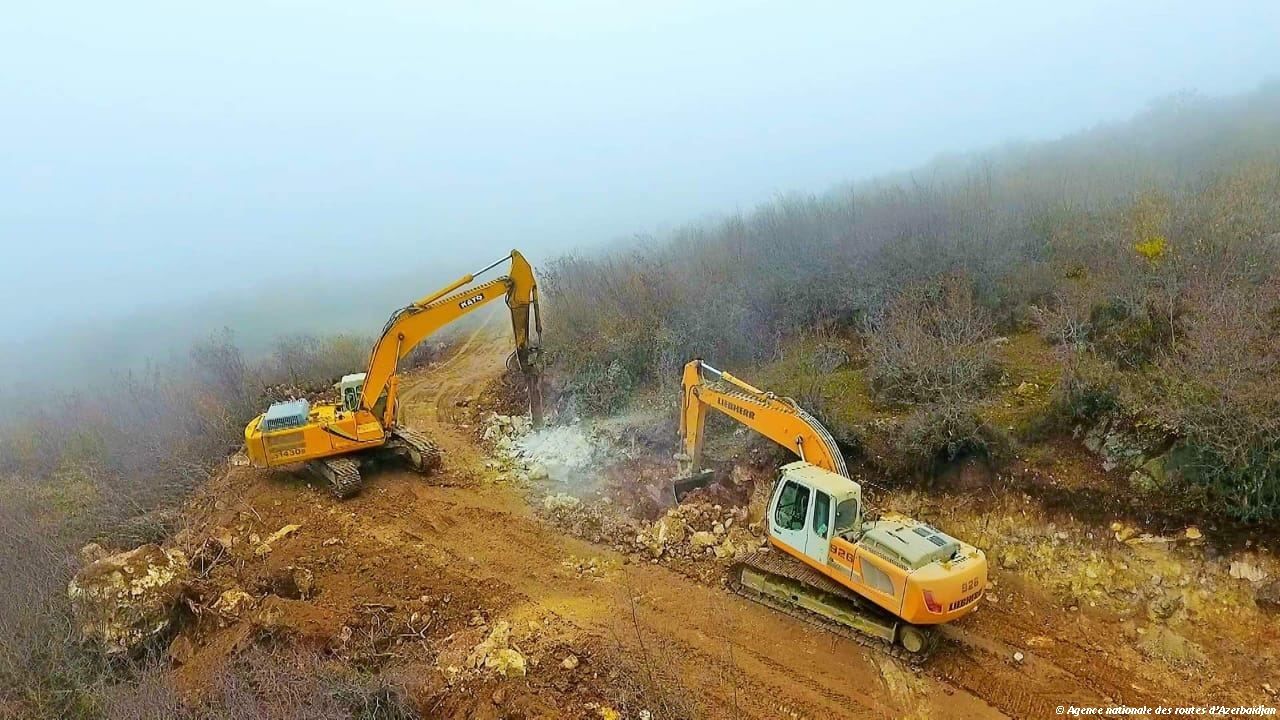 La construction de la route Ahmadbeyli-Fuzouli-Choucha se poursuit avec succès (PHOTO)