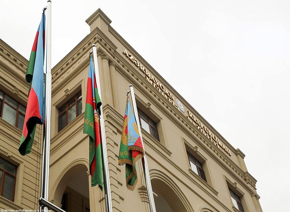 Le Ministère azerbaïdjanais de la Défense : les informations diffusées par l'Arménie concernant des tirs et des combats dans un certain nombre de directions n'ont aucun fondement