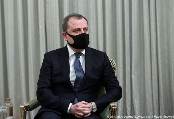 Le ministre azerbaïdjanais des Affaires étrangères se rend à Moscou