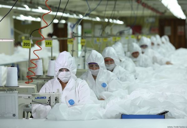 Azerbaïdjan : 400 000 masques médicaux sont fabriqués chaque jour dans l'Usine textile de Bakou (PHOTO)