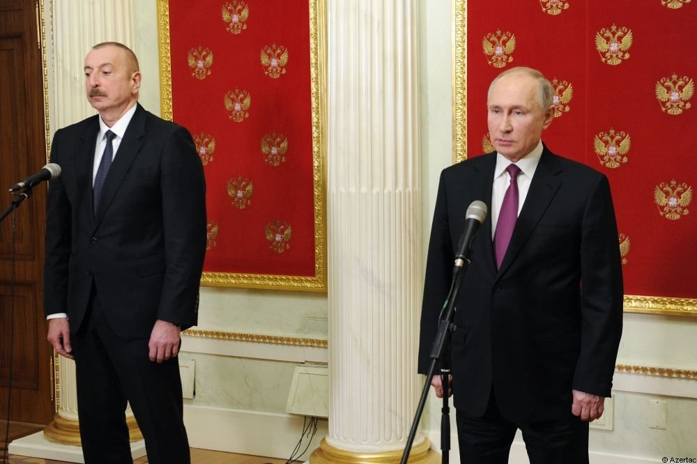 Le président russe, le président azerbaïdjanais et le premier ministre arménien font des déclarations à la presse