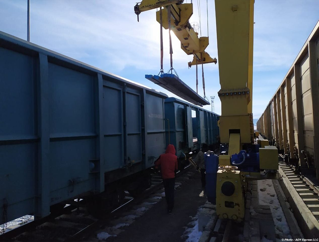 L´Azerbaïdjan commence à transporter des structures métalliques vers la Turquie via la ligne ferroviaire Bakou-Tbilissi-Kars (PHOTO)