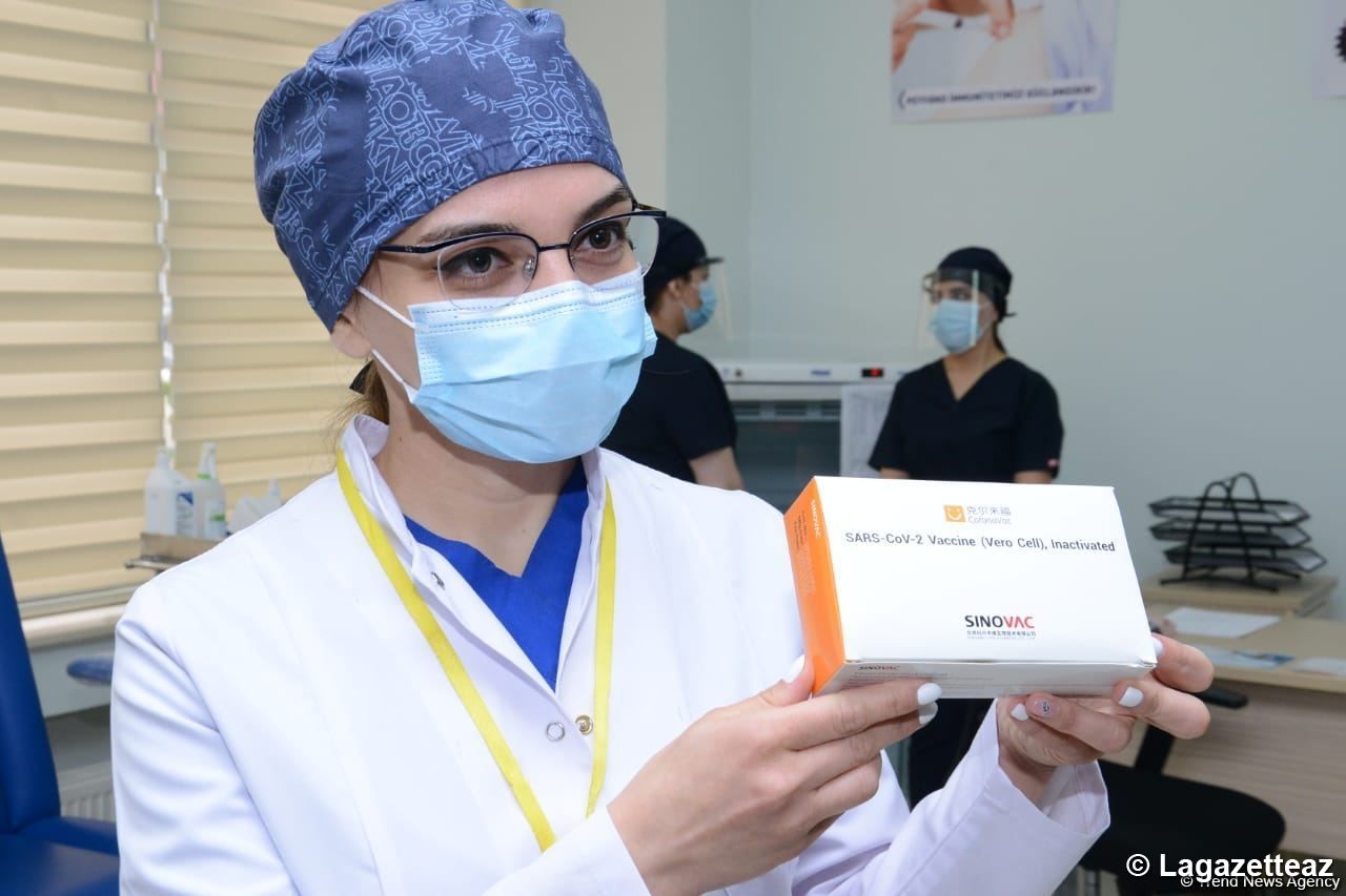 COVID-19 : les travailleurs de la santé en Azerbaïdjan sont vaccinés contre le coronavirus (PHOTO)