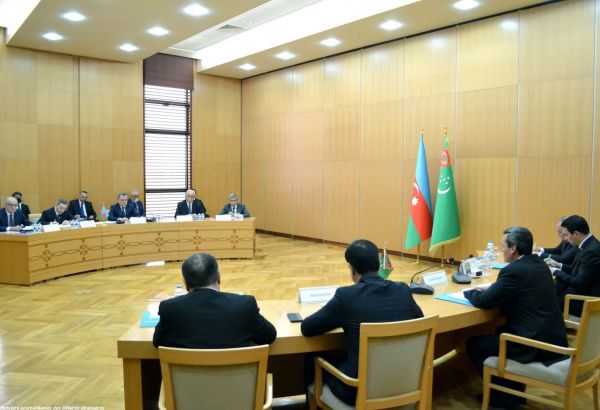 Les ministres des Affaires étrangères de l'Azerbaïdjan et du Turkménistan discutent de la coopération en mer Caspienne (PHOTO)