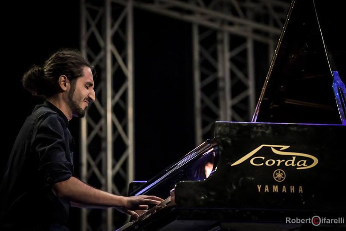 Le pianiste-arrangeur azerbaïdjanais Isfar Sarabski sort son premier album, enregistré en collaboration avec la major musicale Warner Music Group