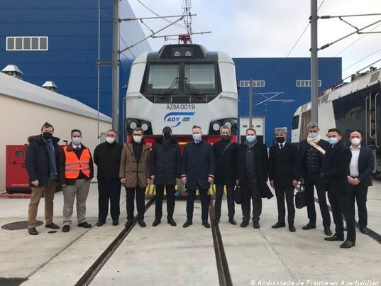 Azerbaïdjan : Visite du Secrétaire d’État auprès du Ministre de l’Europe et des Affaires étrangères de la France au dépôt ferroviaire de Bilajari (Bakou)