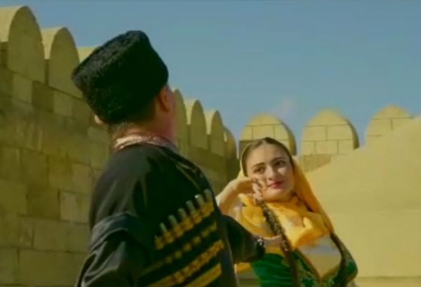 Sami Yusuf interprète la chanson folklorique azerbaïdjanaise « Sari Gelin » dans une composition de ballet (PHOTO/VIDEO)