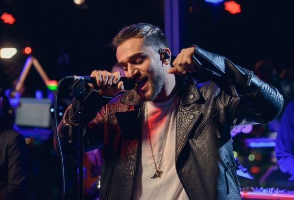 Le chanteur azerbaïdjanais Jony remporte le prix International Professional BraVo Music Awards