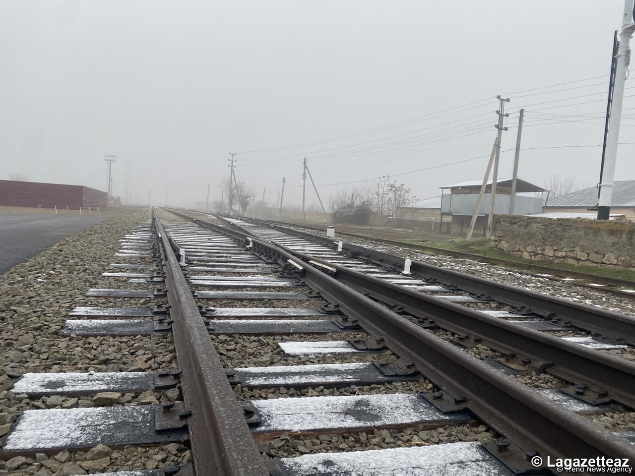 La ligne ferroviaire Horadiz-Aghbend, qui est en cours de restauration, permettra d'établir une connexion avec le Nakhitchevan