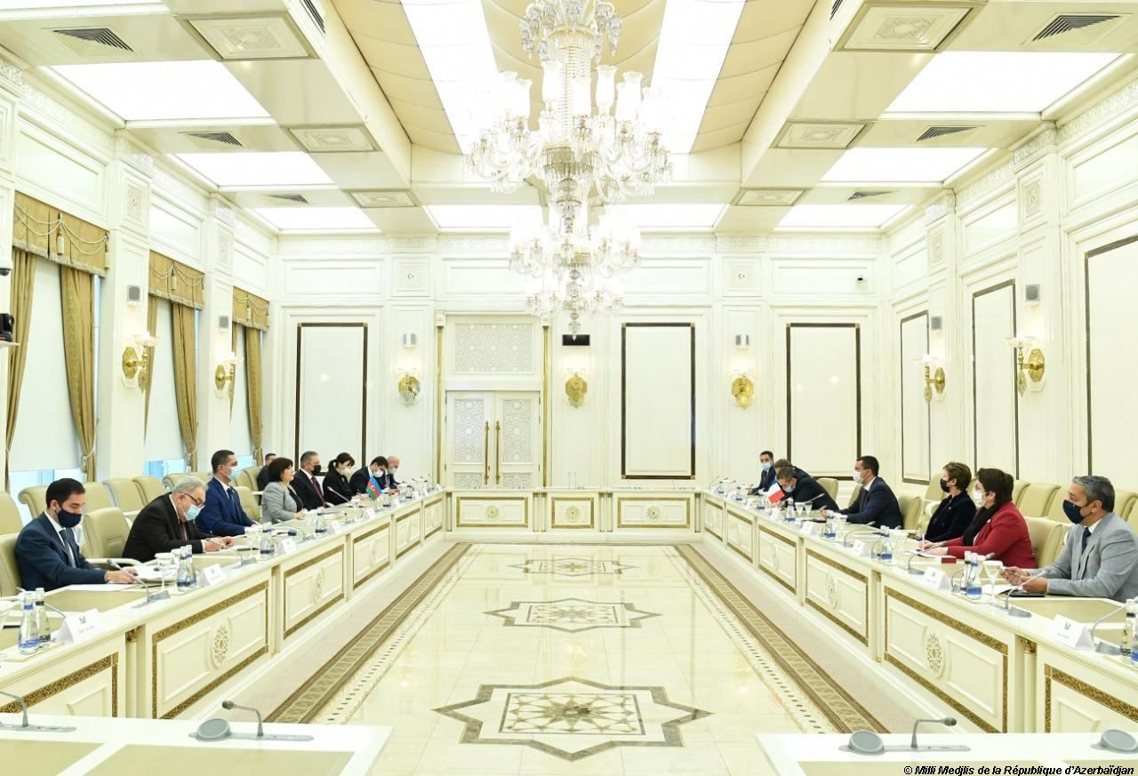La présidente du Parlement azerbaïdjanais rencontre une délégation de l'Assemblée nationale française