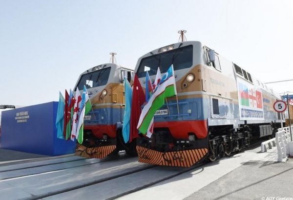 Le troisième train transportant des marchandises d'exportation turques a été envoyé vers la Chine via la ligne ferroviaire Bakou-Tbilissi-Kars (BTK)