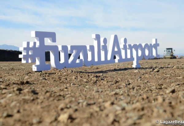 Les représentants du corps diplomatique en Azerbaïdjan visitent la zone de construction de l'aéroport international de Fuzouli